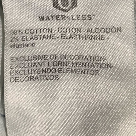 Levi’s signature mom denim cut off jean shorts - Picture 8 of 9